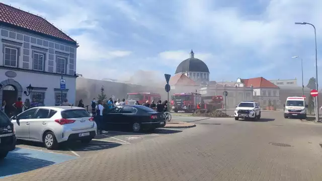 Pożar w podwarszawskim centrum handlowym