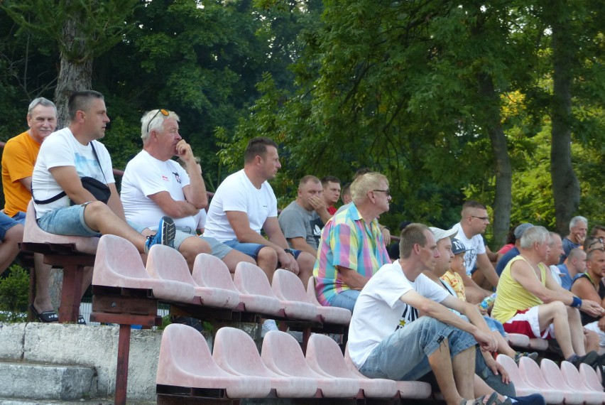 Rezerwy Korony Kielce przegrały w trzeciej lidze z Wisłą Puławy 0:1. Na meczu byli trener Lettieri, prezes Zając i Małkowski [ZDJĘCIA]