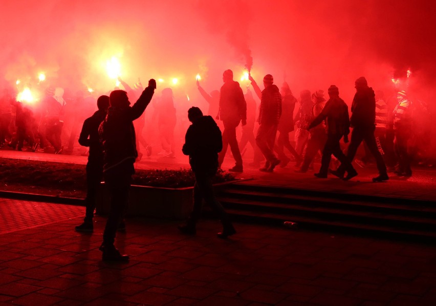 Derby Trójmiasta. Arka Gdynia - Lechia Gdańsk. Dlaczego zabraknie kibiców biało-zielonych? Ostatnie derbów z kibicami obu drużyn [zdjęcia]