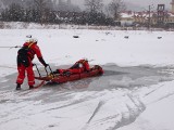 Sucha Beskidzka: Strażacy wyciągali spod lodu własnych kolegów [ZDJĘCIA]