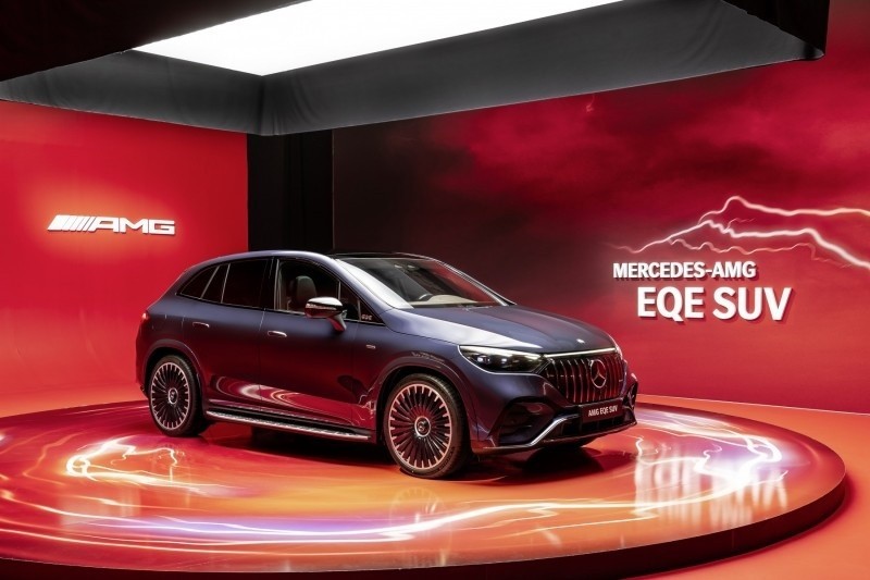 Nowe modele Mercedes-AMG EQE SUV wyposażono w pojemny...