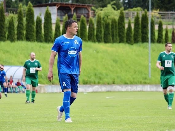Dawid Janczyk w meczu z Leśnikiem Osiecznica