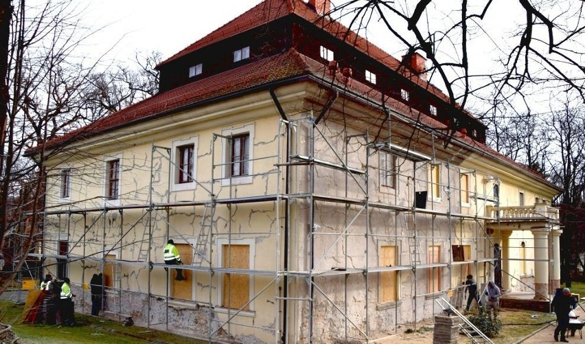 Rozpoczął się remont Dworu Zieleniewskich w Trzebini