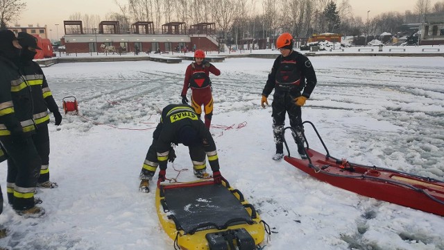 Ćwiczenia ratownictwa lodowego na Skałce