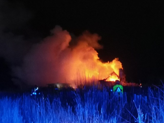 Pięć zastępów straży gasiło pożar domu przy ul. Rybackiej w Choroszczy