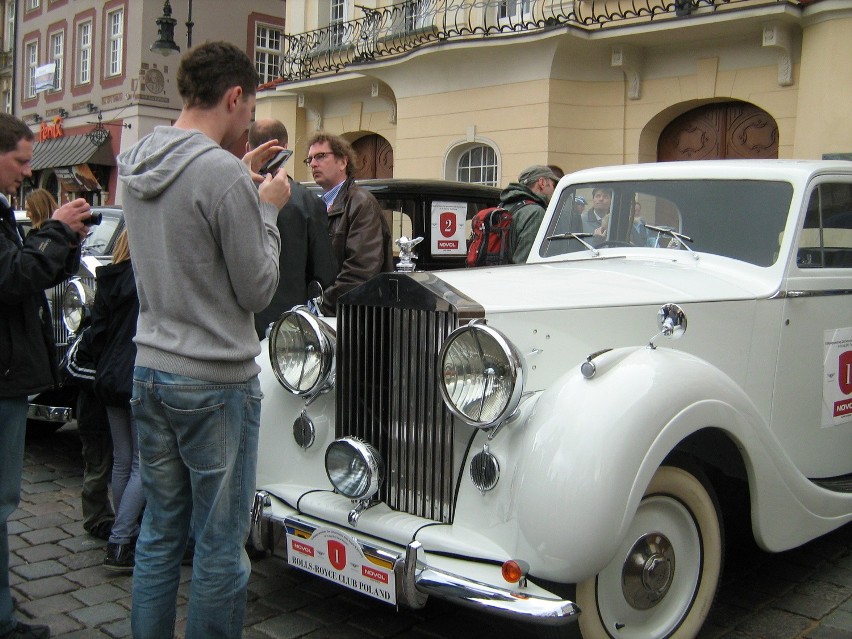 Bantleye i Rolls Royce'y na Starym Rynku w Poznaniu.