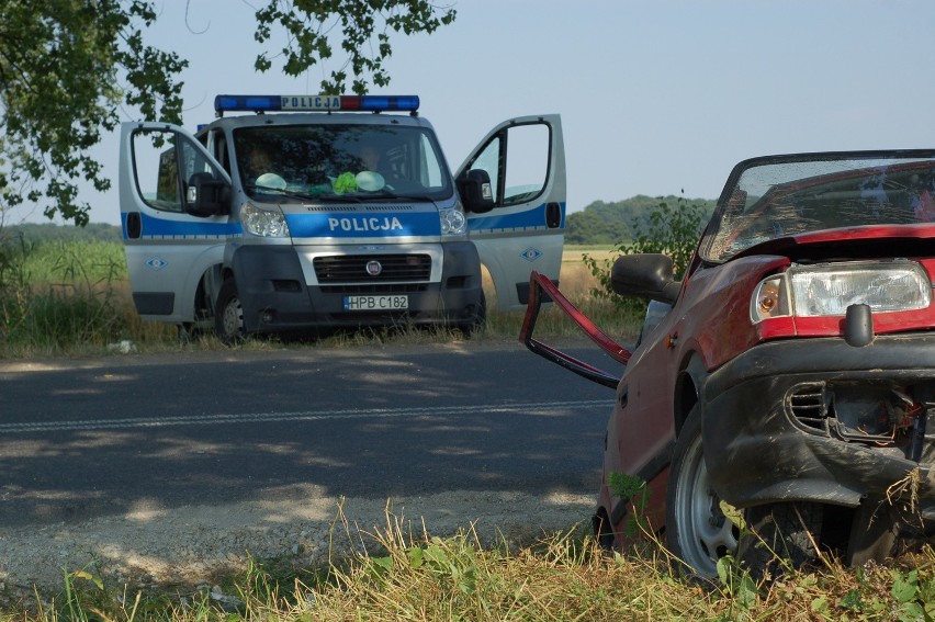 Wypadek pod Kątami Wrocławskimi. Trzy osoby ranne (ZDJĘCIA)