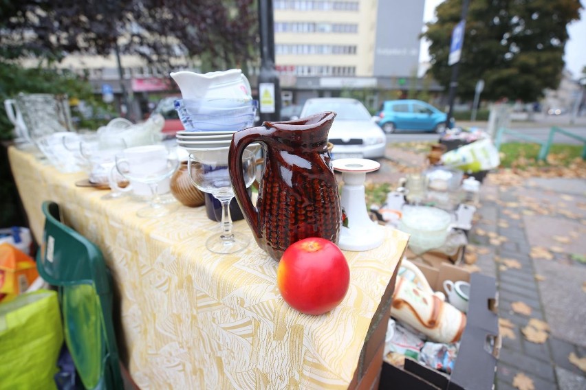 Kolorowo, do wyboru - do koloru. Wyprzedaż garażowa na placu...