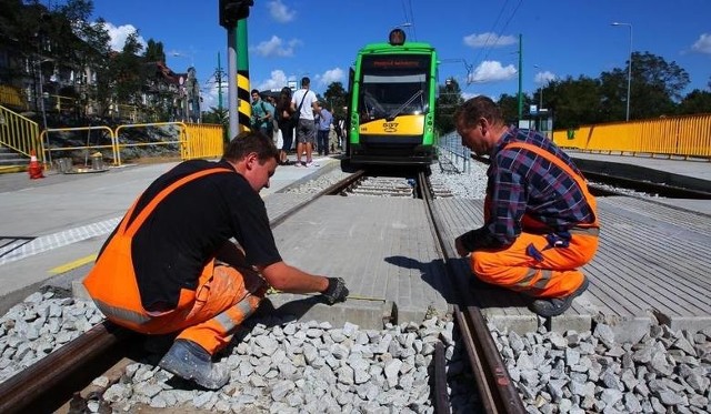 24 miliony złotych planuje wydać w 2020 roku miasto Poznań na odnowę infrastruktury publicznego transportu zbiorowego. Plan remontów 2020 obejmuje prace w centrum, na Winogradach i Jeżycach. Zobacz gdzie w 2020 roku odbędą się remonty torowisk. Jakie utrudnienia komunikacyjne czekają mieszkańców Poznania?Zobacz planowane remonty-------->
