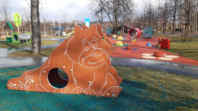 Place zabaw w Sosnowcu były dziś puste.Zobacz kolejne zdjęcia. Przesuwaj zdjęcia w prawo - naciśnij strzałkę lub przycisk NASTĘPNE