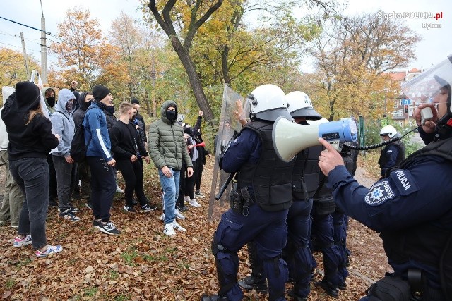 W szkoleniu wzięli udział funkcjonariusze Służby Więziennej, Policji, Straży Pożarnej, Wojskowego Centrum Rekrutacji oraz uczniowie klas mundurowych.