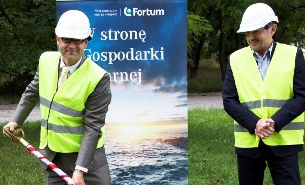 Symbolicznego wbicia łopaty pod budowę sieci dokonali dzisiaj wspólnie wiceprezydent Wrocławia Wojciech Adamski i Prezes Fortum Mikael Lemström.