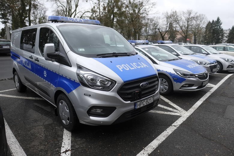 Policjanci apelują do starszych osób o rozwagę i...