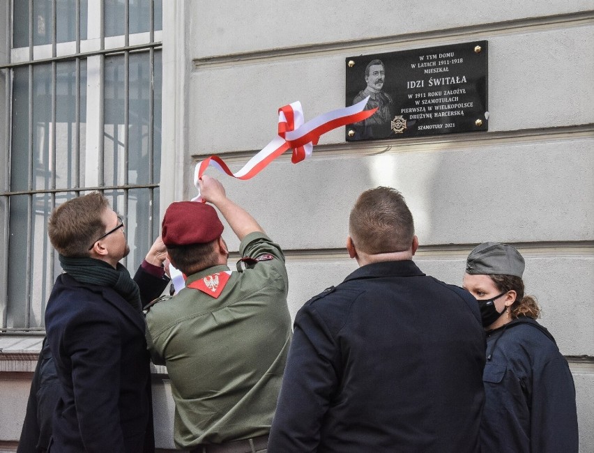 W Szamotułach odsłonięto tablicę  upamiętniającą Idziego...