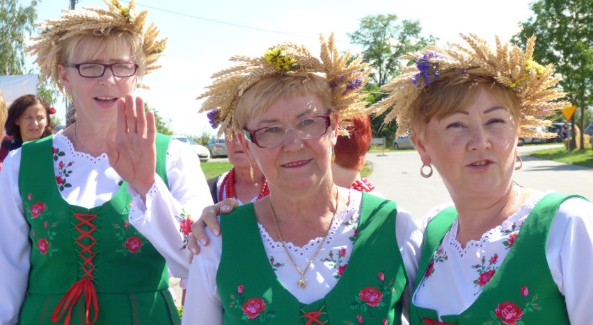 Panie z koła gospodyń w Wełczu prezentowały na buskich...