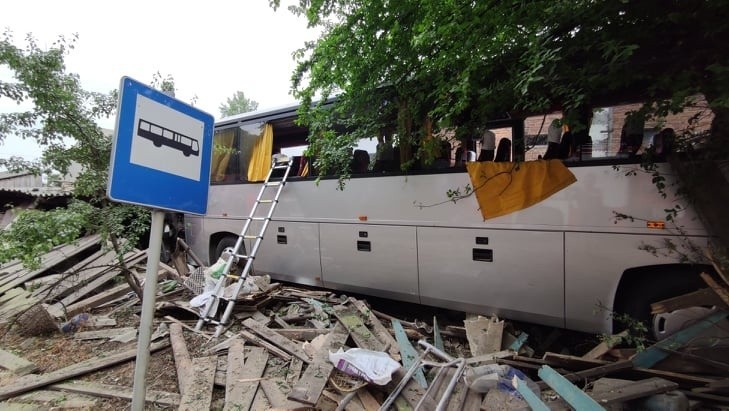 Wypadek autobusu w Parzniewicach, 23.06.2021. Kierowca...