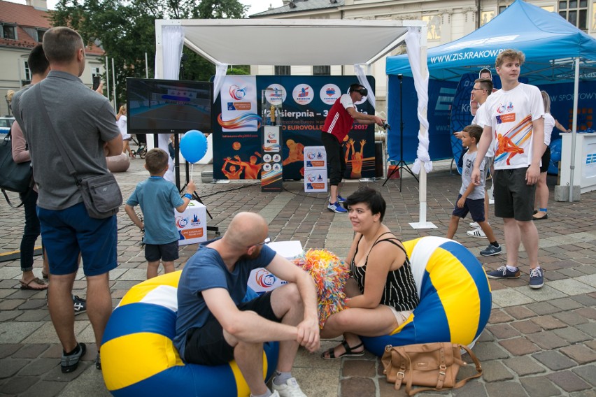 Siatkarska strefa EUROVOLLEY na placu Szczepańskim [ZDJĘCIA]