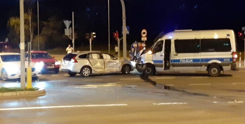 Białystok. Wypadek na skrzyżowaniu  ulic Raginisa z...