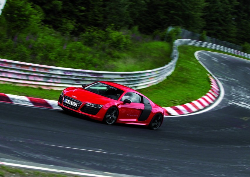 Audi R8 e-tron ustanawia rekord świata: w 8:09,099 minuty...