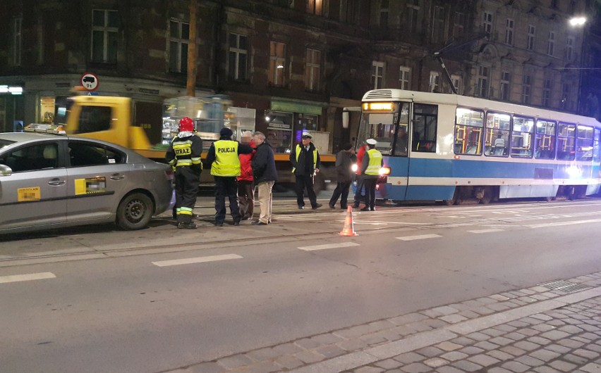 Wypadek taksówek na 3 godziny zablokował tramwaje