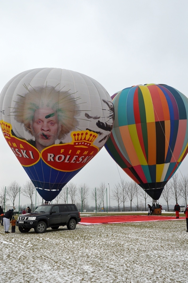 Finał zimowych ferii z balonami na uwięzi latającymi z dziećmi