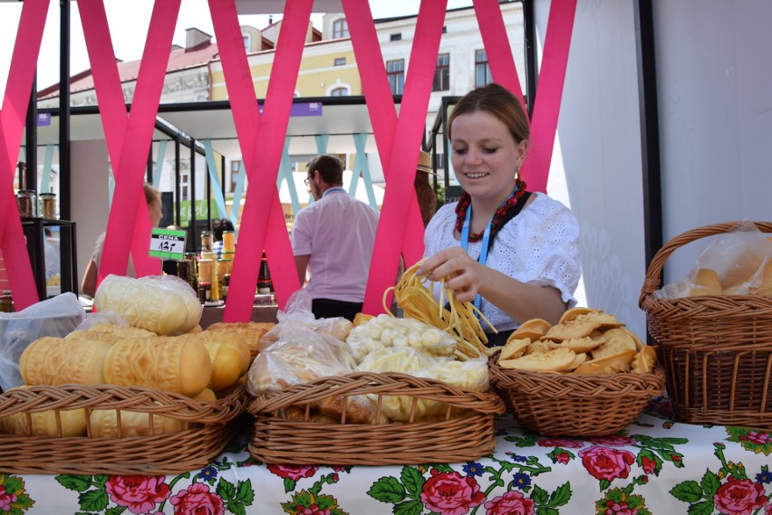 Małopolski Festiwal Smaku na tarnowskim Rynku. Impreza palce lizać! [ZDJĘCIA]