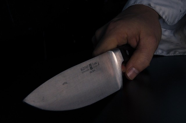 57-letni pracownik ugodził nożem swojego pracodawcę.