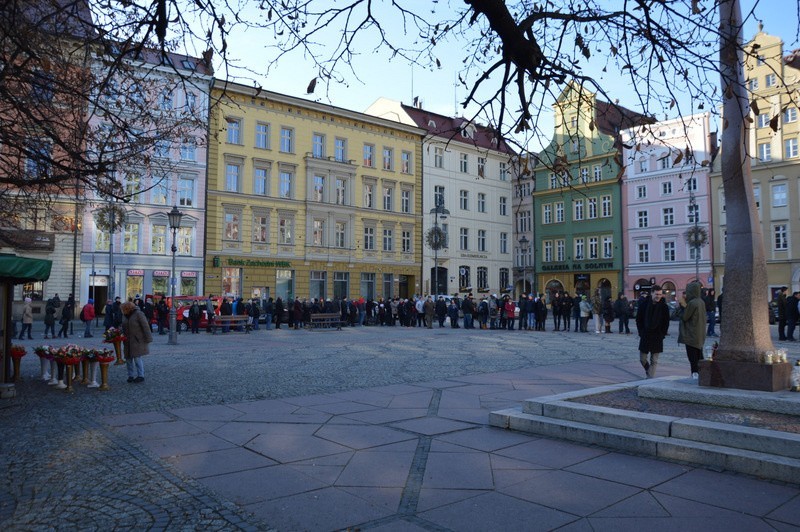 RMF FM rozdaje choinki we Wrocławiu. Na pl. Solnym tłumy