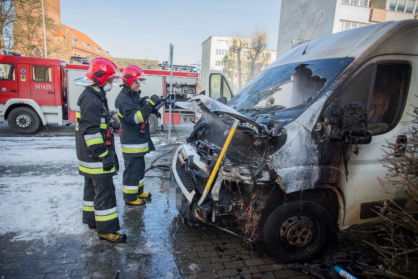 W środę przed godz. 15 zapalił się bus stojący na parkingu...