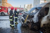 Pożar busa w centrum Słupska. Interweniowała straż pożarna [zdjęcia, wideo]