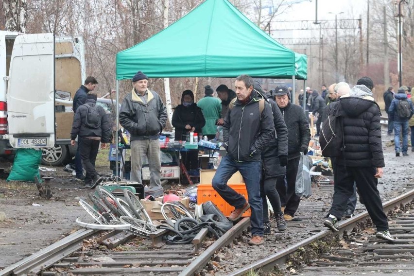 Targ na Świebodzkim. Obraz nędzy i rozpaczy. To ma być europejska metropolia?