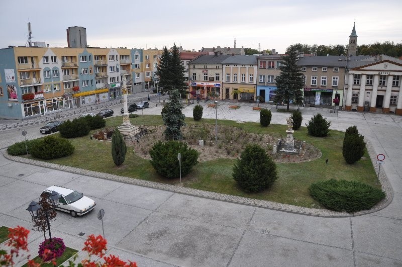 Władze Olesna od ubiegłego roku etapami modernizują Rynek. W...