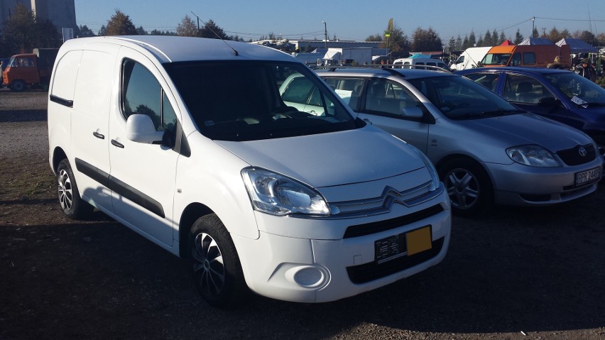 2. Citroen Berlingo. Silnik 1,6 diesel, rok produkcji 2015,...