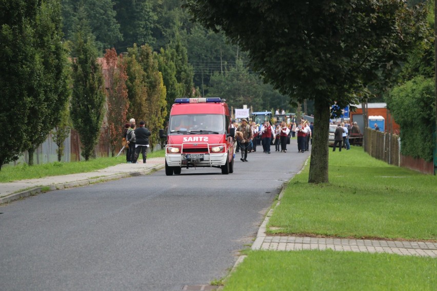 Dożynki w Koszęcinie. Rolnicy świętowali po tegorocznych...