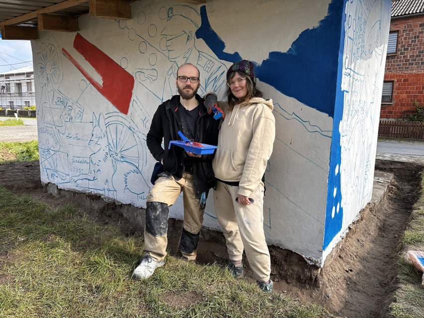 Autorami muralu są Iwona Kubarska i Adrian Lipowski.