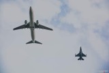 Samoloty odrzutowe F-16 nad Katowicami. To próba lotnicza przed defiladą wojskową
