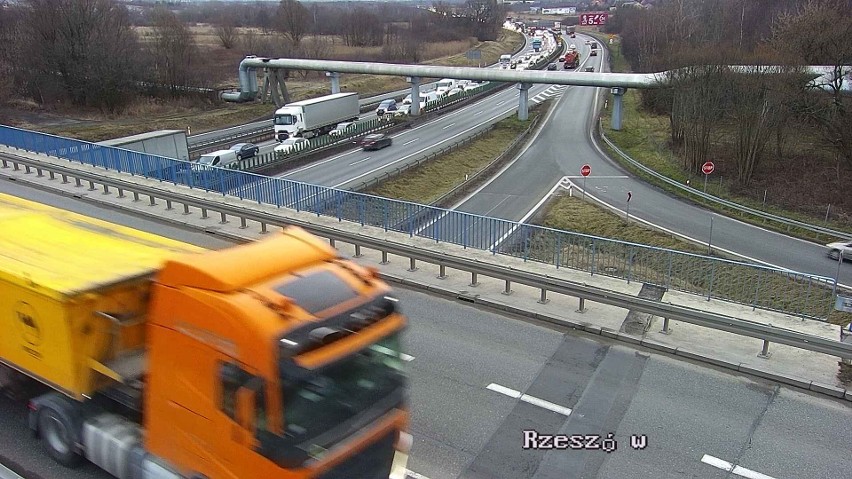 Wypadek na A4 w Krakowie, utworzył się gigantyczny korek