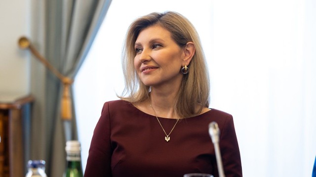 Podczas wizyty w Polsce prezydentowi Ukrainy towarzyszy jego małżonka, Ołena Zełenska.