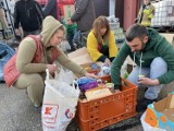 Rok od ataku Rosji na Ukrainę. Polacy nie zapomnieli o wojnie, nadal pomagają uchodźcom i organizują dary 