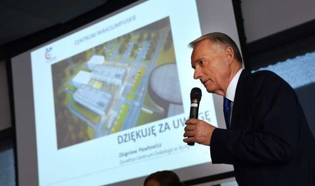 Zbigniew Pawłowicz podczas prezentacji multimedialnej nowego projektu Centrum Paraolimpijskiego