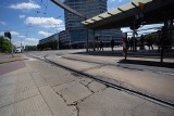 Sypie się torowisko tramwajowe na placu Grunwaldzkim. Będzie remont i utrudnienia dla pasażerów [ZDJĘCIA]
