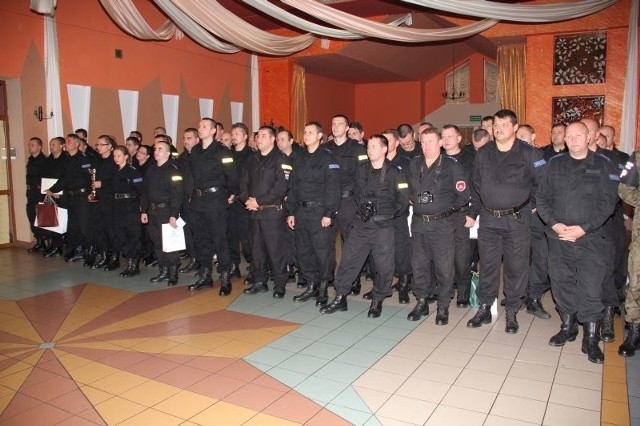 Policjanci biorący udział w zmaganiach w Sielpi.
