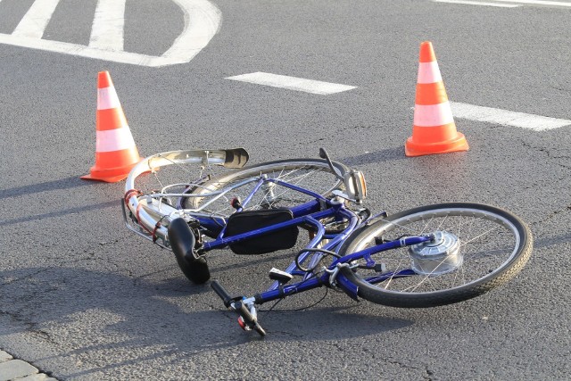 Policja szuka świadków potrącenia 17-letniego rowerzysty w Steklinie (gm. Czernikowo)