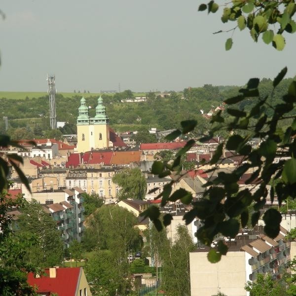 Widok na centrum miasta z tzw. Grzybka, czyli altany spacerowej. Dziś to miejsce zarasta drzewami, choć to piękny punkt widokowy i cel spacerów.