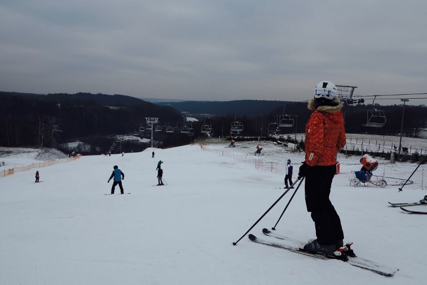 Ruszają kolejne wyciągi narciarskie w Świętokrzyskiem. Świetne warunki dla narciarzy