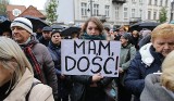 Protest z parasolkami przed łódzką siedzibą PiS [zdjęcia]