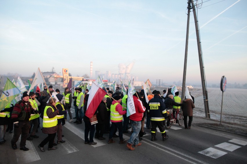 Protestujący przeciwko powiększeniu Opola blokowali dojazd...