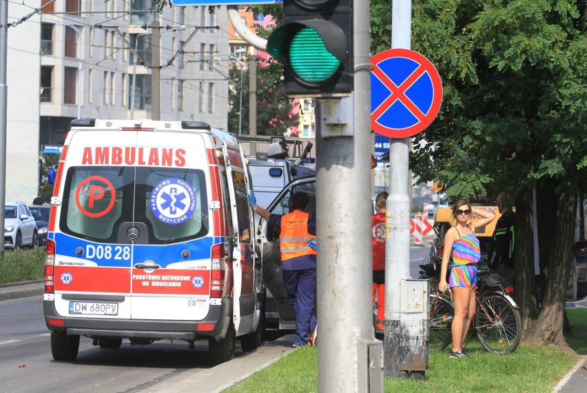 Wypadek na Drobnera. Motocyklista wjechał w rowerzystkę. Policja darowała mandaty [ZDJĘCIA]