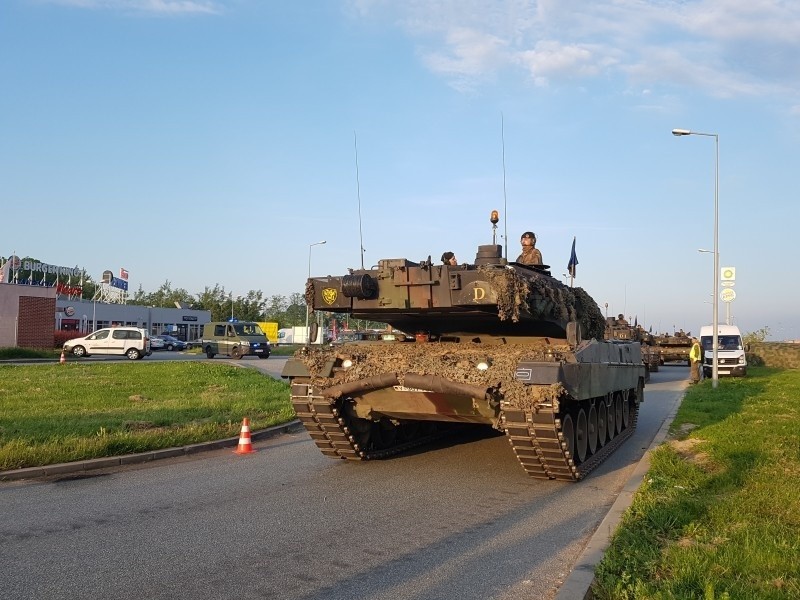 Niemieckie czołgi na autostradzie A4. Koniec ćwiczeń (ZDJĘCIA)