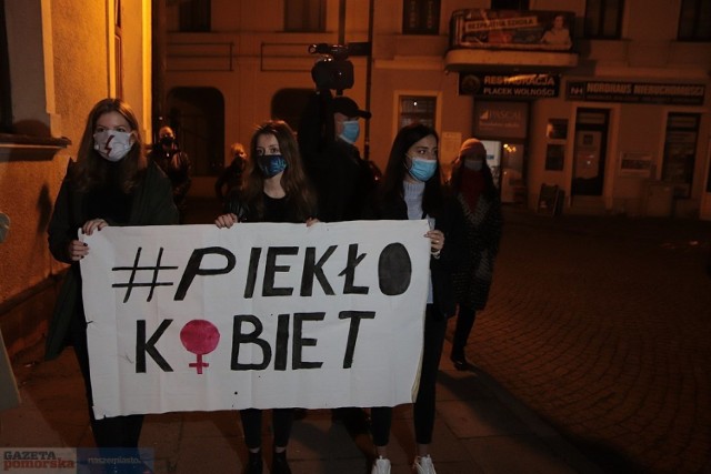 Już w piątek 23 października kilkadziesiąt osób z Włocławka protestowało na placu Wolności
